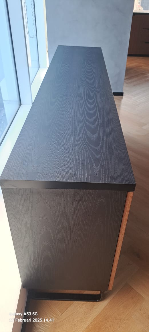 Lemari elegan menggunakan laminasi GW-HPL pattern dari frantinco